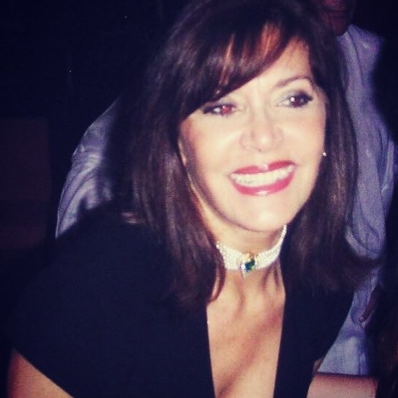 Poshmark profile picture for @riahi